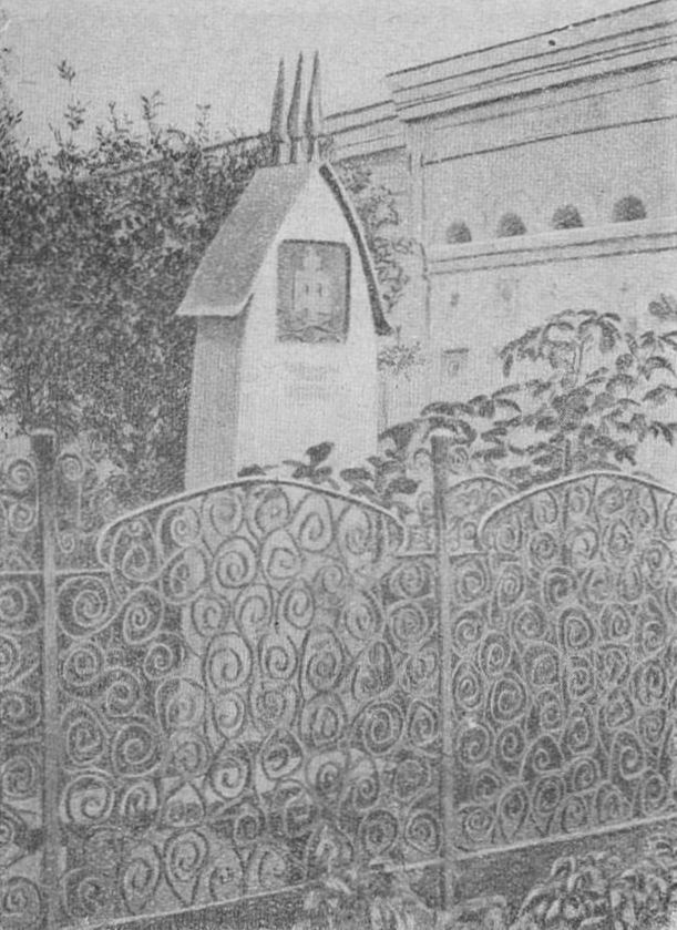 Надгробный памятник А.П. Чехову на Новодевичьем кладбище в Москве