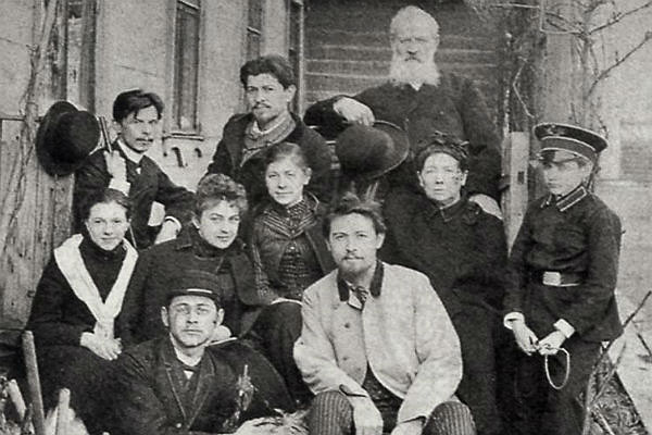 Перед отбытием на Сахалин на ст. Садово-Кудринской. 1890 г.