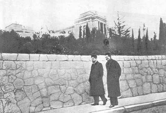 Антон Павлович Чехов и А.М Горький на Аутской улице в Ялте. 1900 г.