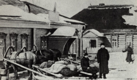 Чехов и Коробов у трактира в Мелихово 