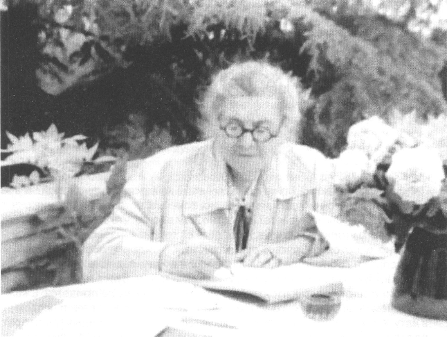М.П. Чехова на балконе своей комнаты в ялтинском доме. 1950-е гг.