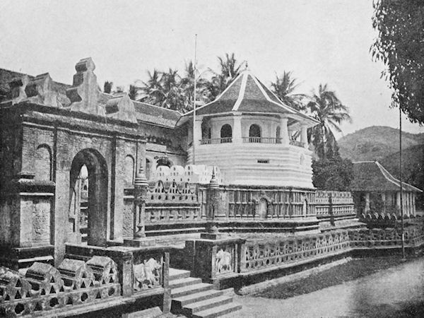 Храм Зуба Будды в Канди на Цейлоне, 1900-е гг.