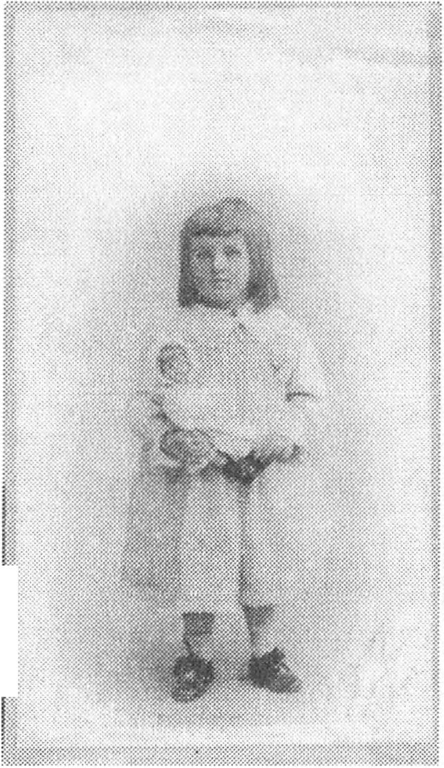 Маша, воспитанница Ольги Васильевой. 1902 г.