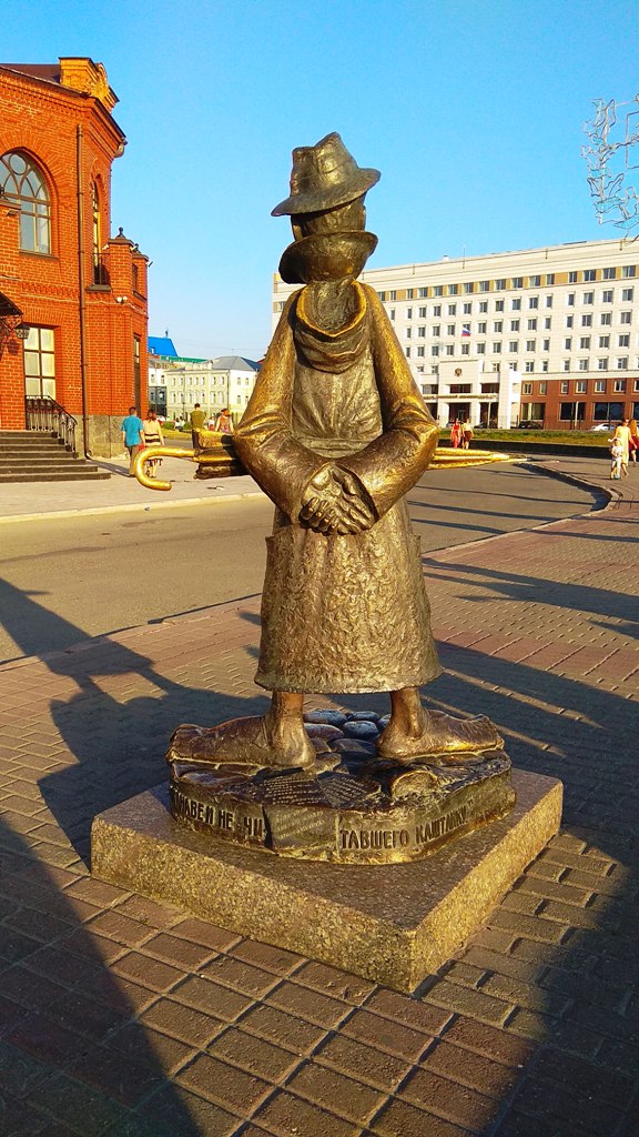 Памятник Чехову в Томске