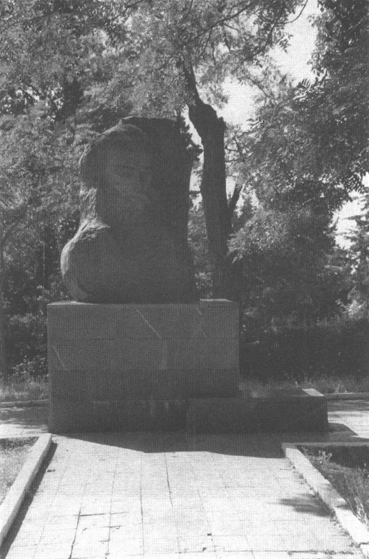 Памятник Л.Н. Толстому в Гаспре. Фотография С.Н. Смирнова, 2016 г.