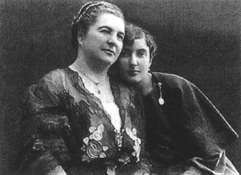 О.М. Соловьёва с дочерью Ксенией. Ялта, 1917 г.