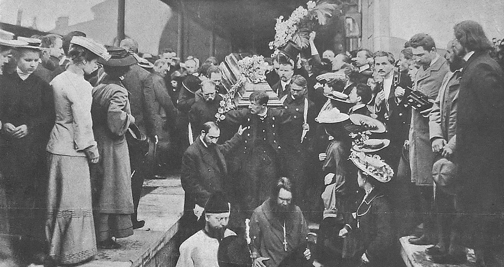 Вынос из вагона гроба с телом Чехова. Николаевский вокзал, 1904 г.