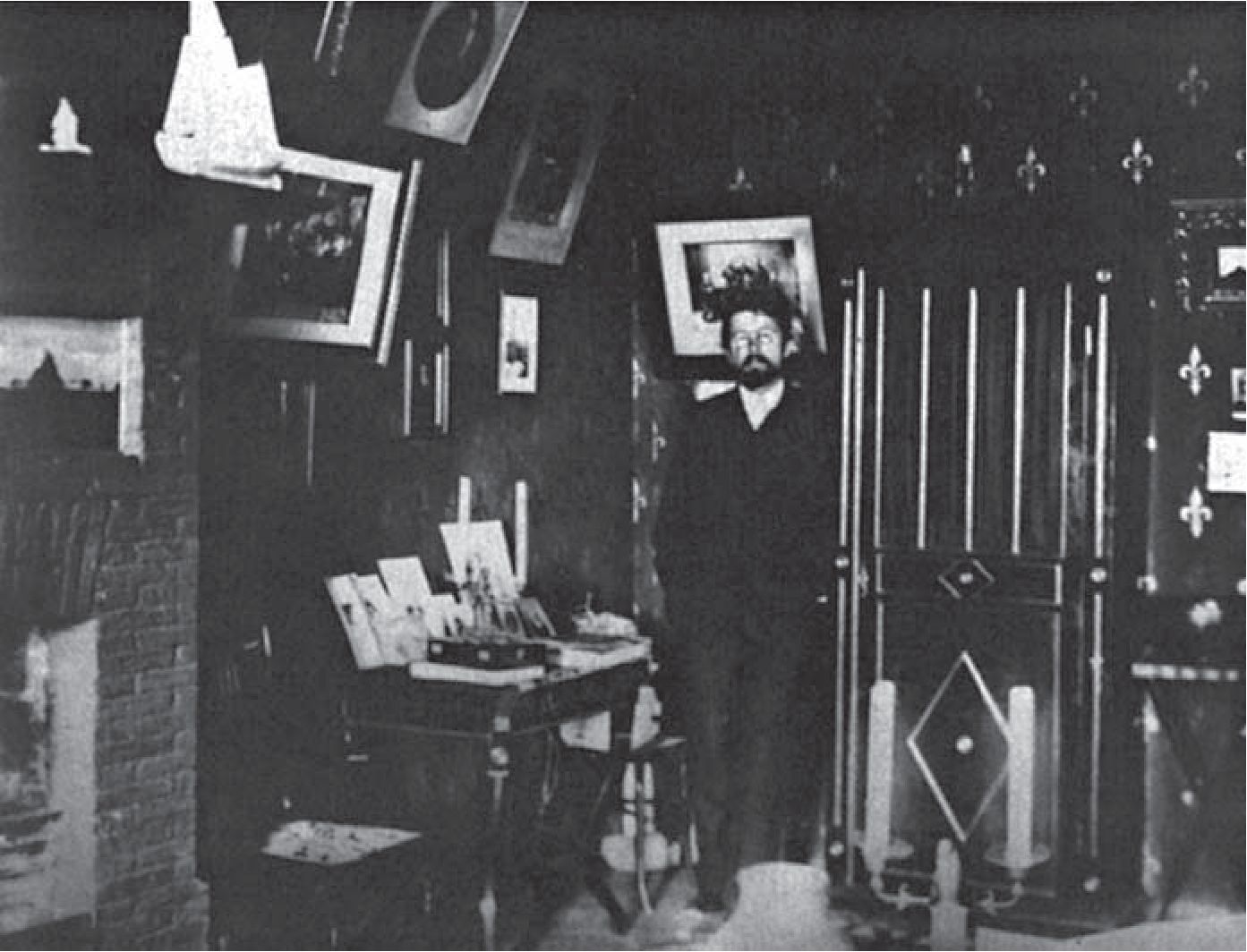 А.П. Чехов в кабинете ялтинского дома. 1900